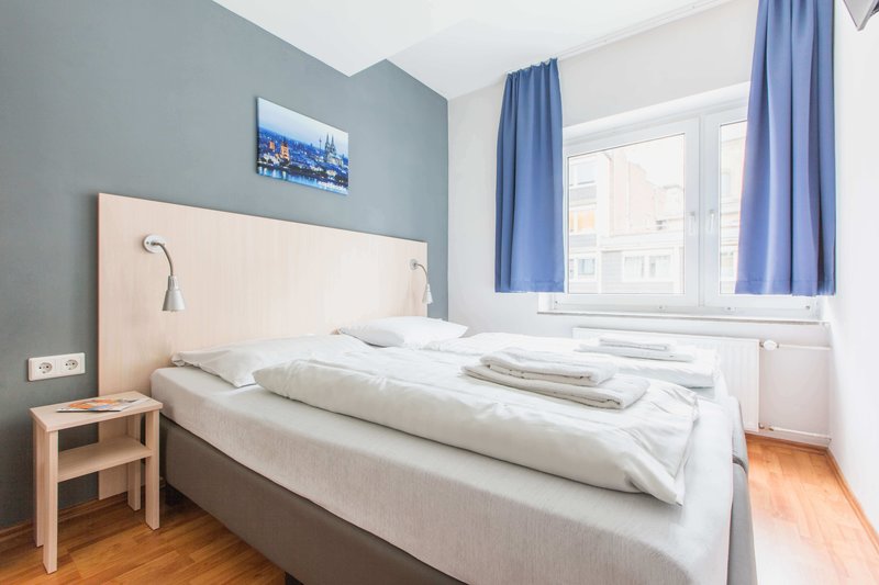 aando koln dom hostel