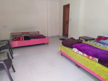 Skyward Cafe And Guest House,Near Chalal Trek Trail,3 star