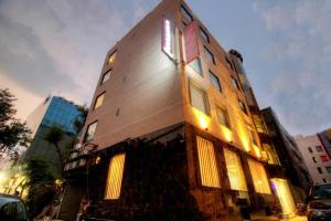 hotel paragon suites