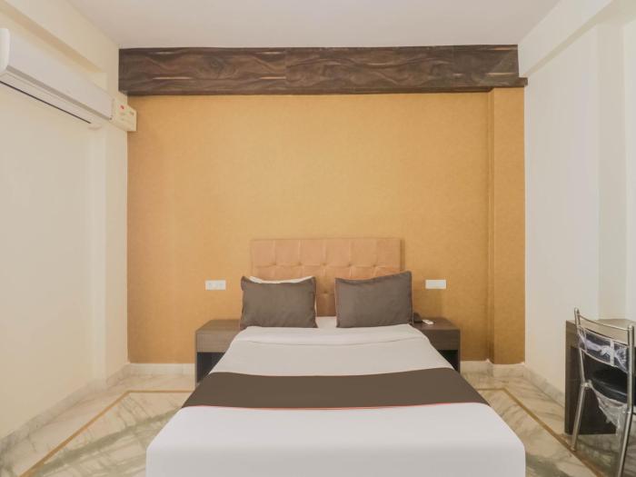 collection o kewal palace hyderabad gate