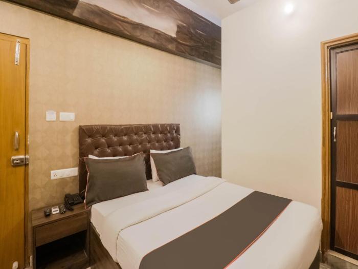 collection o kewal palace hyderabad gate