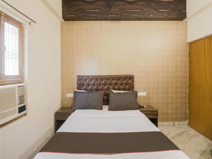 collection o kewal palace hyderabad gate