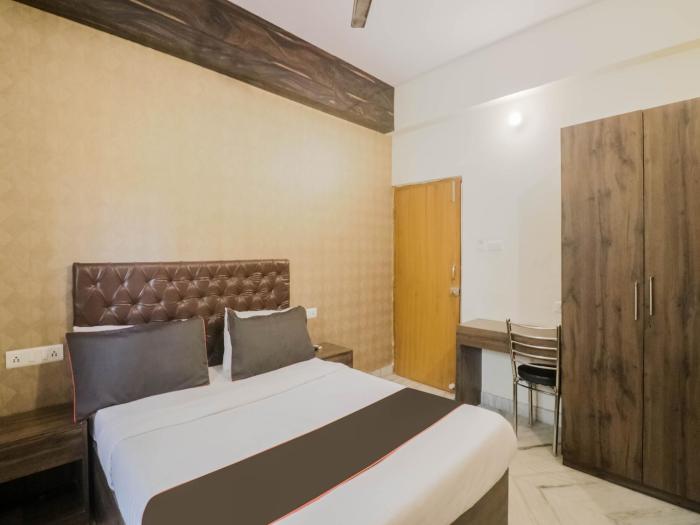 collection o kewal palace hyderabad gate