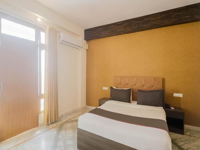 collection o kewal palace hyderabad gate