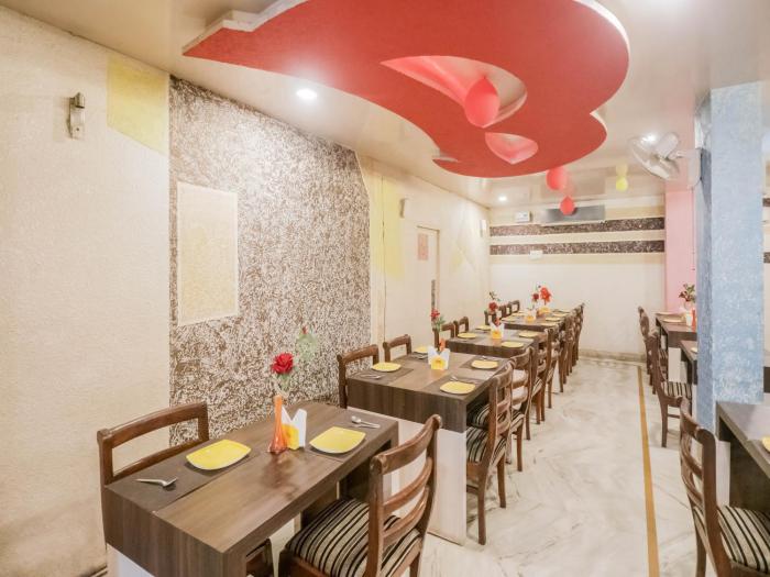 collection o kewal palace hyderabad gate