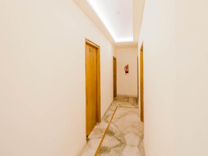 collection o kewal palace hyderabad gate