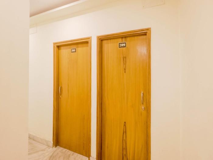 collection o kewal palace hyderabad gate