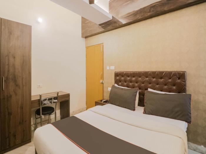 collection o kewal palace hyderabad gate