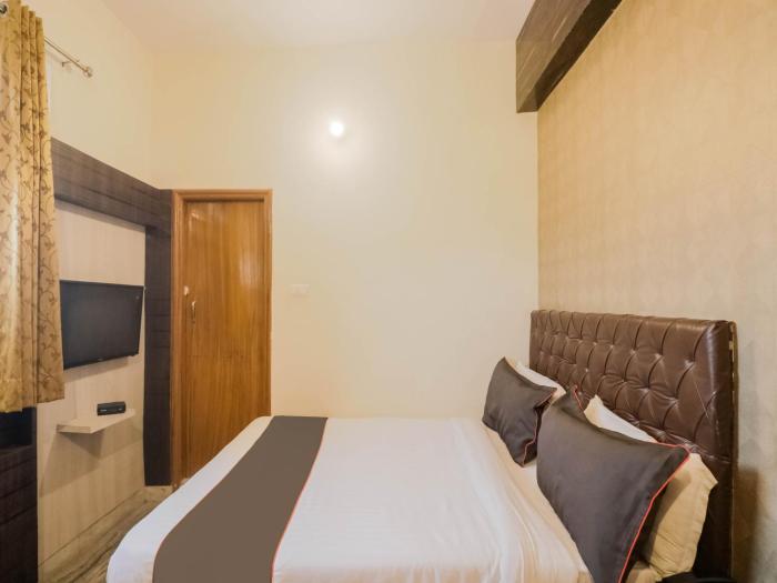 collection o kewal palace hyderabad gate