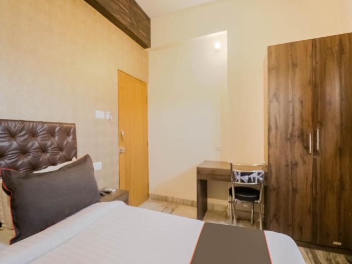 collection o kewal palace hyderabad gate