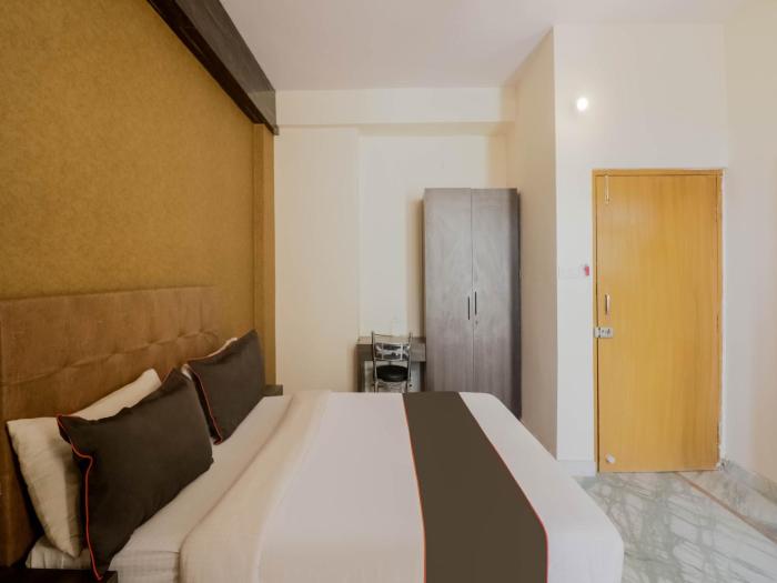 collection o kewal palace hyderabad gate