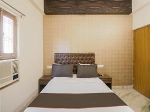 collection o kewal palace hyderabad gate