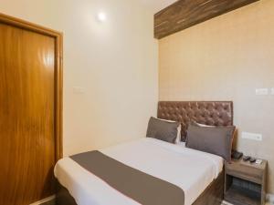 collection o kewal palace hyderabad gate