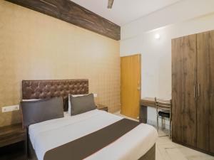 collection o kewal palace hyderabad gate