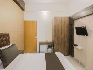 collection o kewal palace hyderabad gate