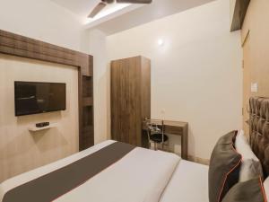 collection o kewal palace hyderabad gate