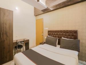 collection o kewal palace hyderabad gate