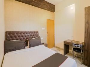 collection o kewal palace hyderabad gate