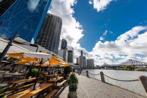 oaks brisbane on felix suites