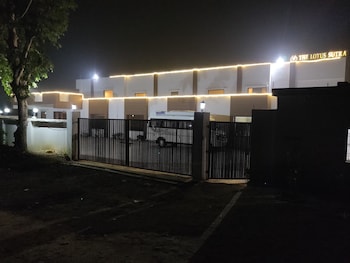 the lotus sutra hotel