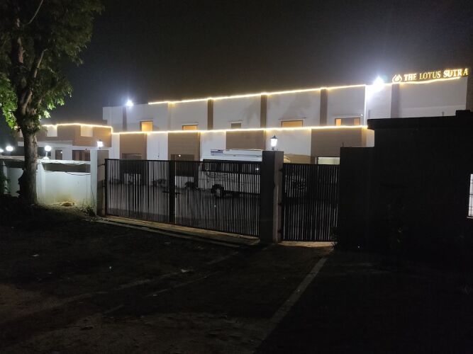 the lotus sutra hotel