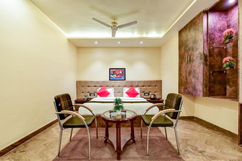 hotel frontier royal