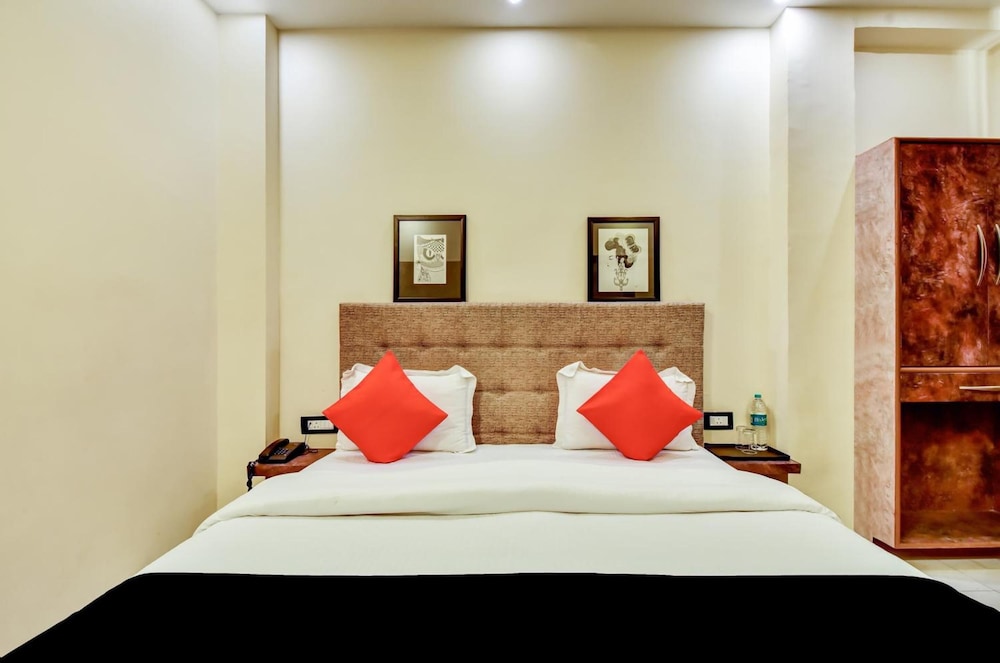 hotel frontier royal