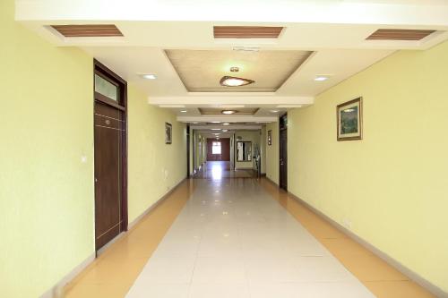 Surya Continental,Mohanlalganj>>Lucknow,2 star