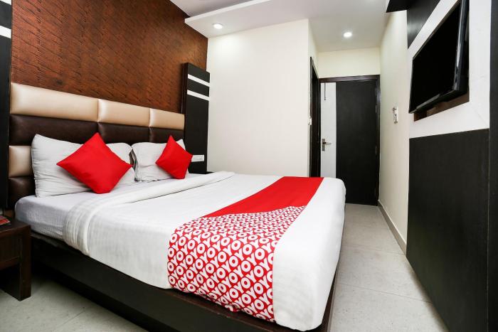 hotel stay house inn