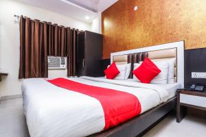hotel stay house inn