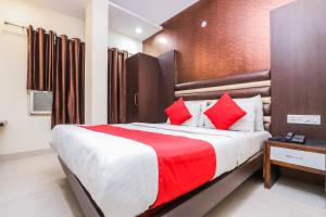 hotel stay house inn