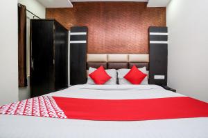 hotel stay house inn