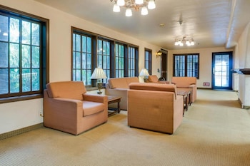 buena park grand hotel and suites