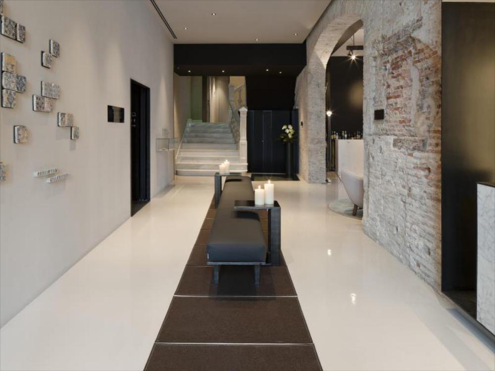 caro hotel