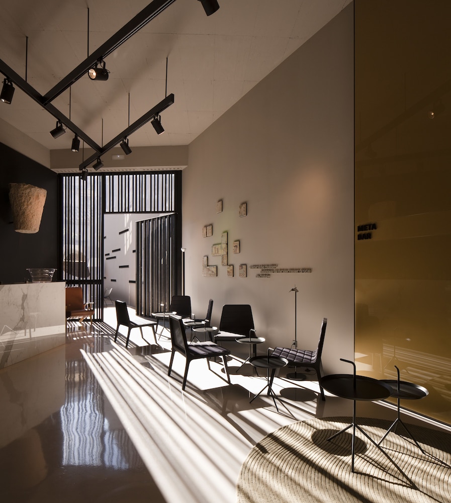 caro hotel