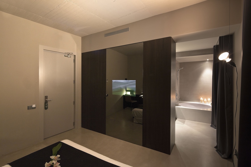 caro hotel