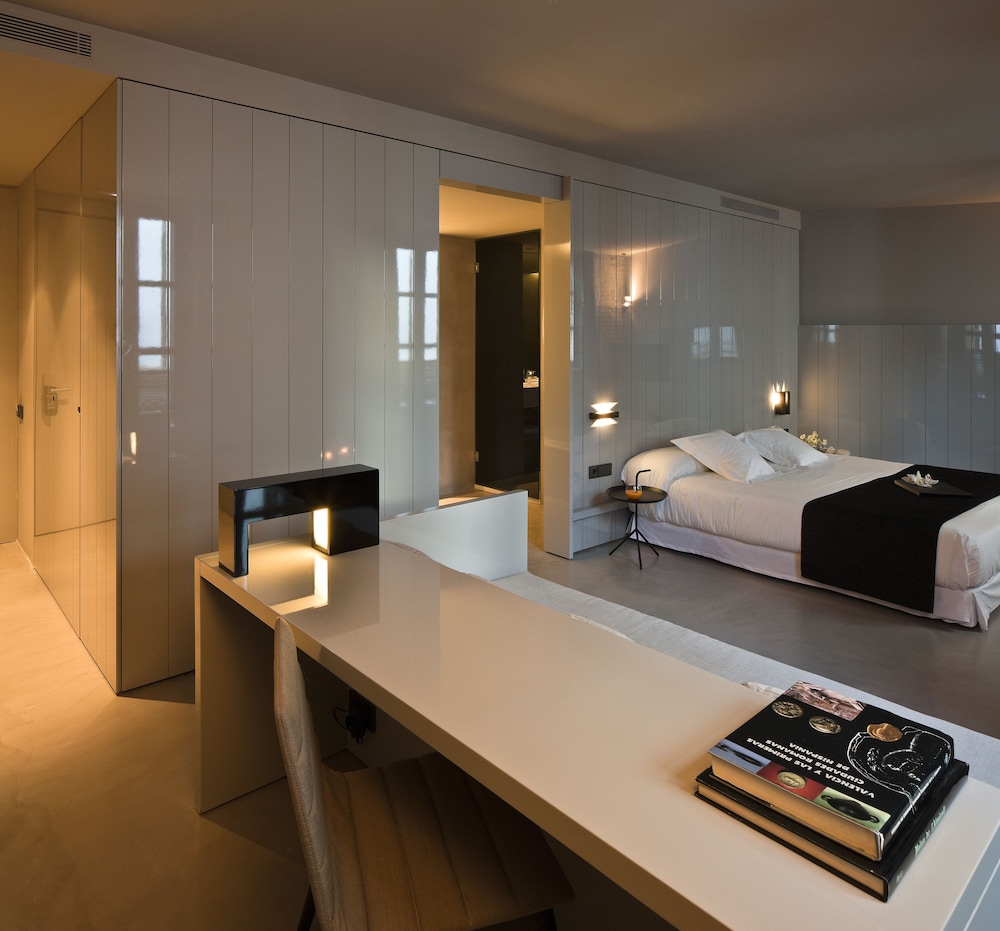 caro hotel