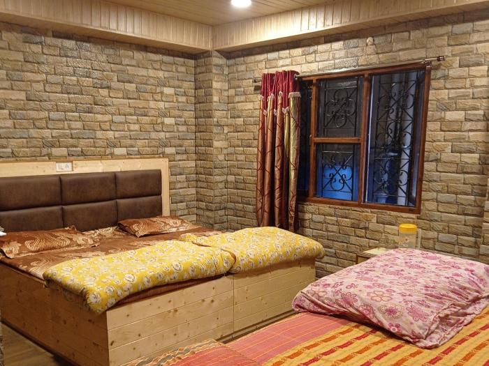 Mehdudia Guest House,The Mall Road,2 star