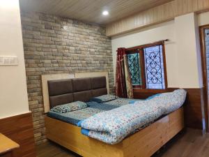 Mehdudia Guest House,The Mall Road,2 star