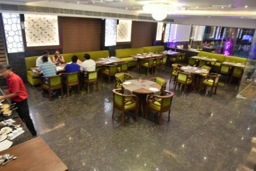 Hotel Swan,Dhakoli,3 star