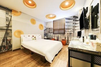 q hotel