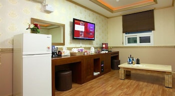 q hotel