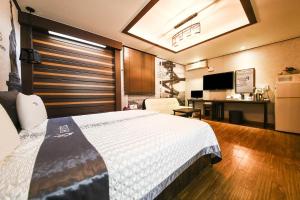 q hotel