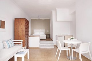 Manos Small World,Firostefani>>Fira,3 star