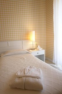 paradise art hotel