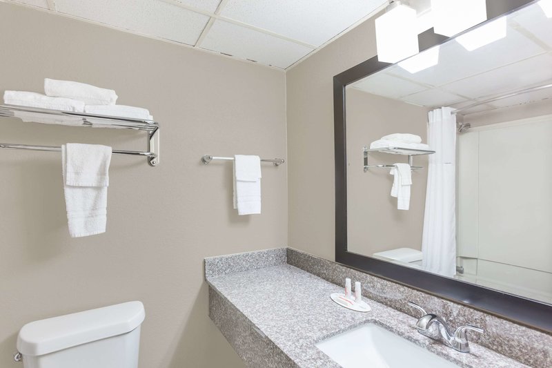 super 8 by wyndham buffalo