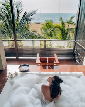 Jetwing Blue,Gampaha>>Colombo,5 star