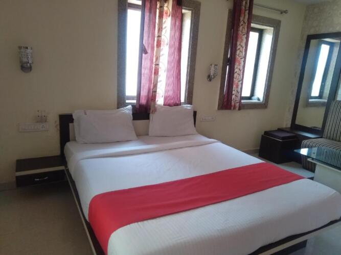 hotel panchgani crown