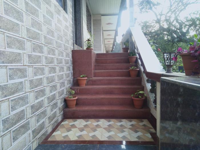 hotel panchgani crown
