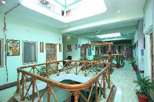 Oyo 19120 Sara Grand,624B/177Vijaypuri Vishesh Khand,2 star